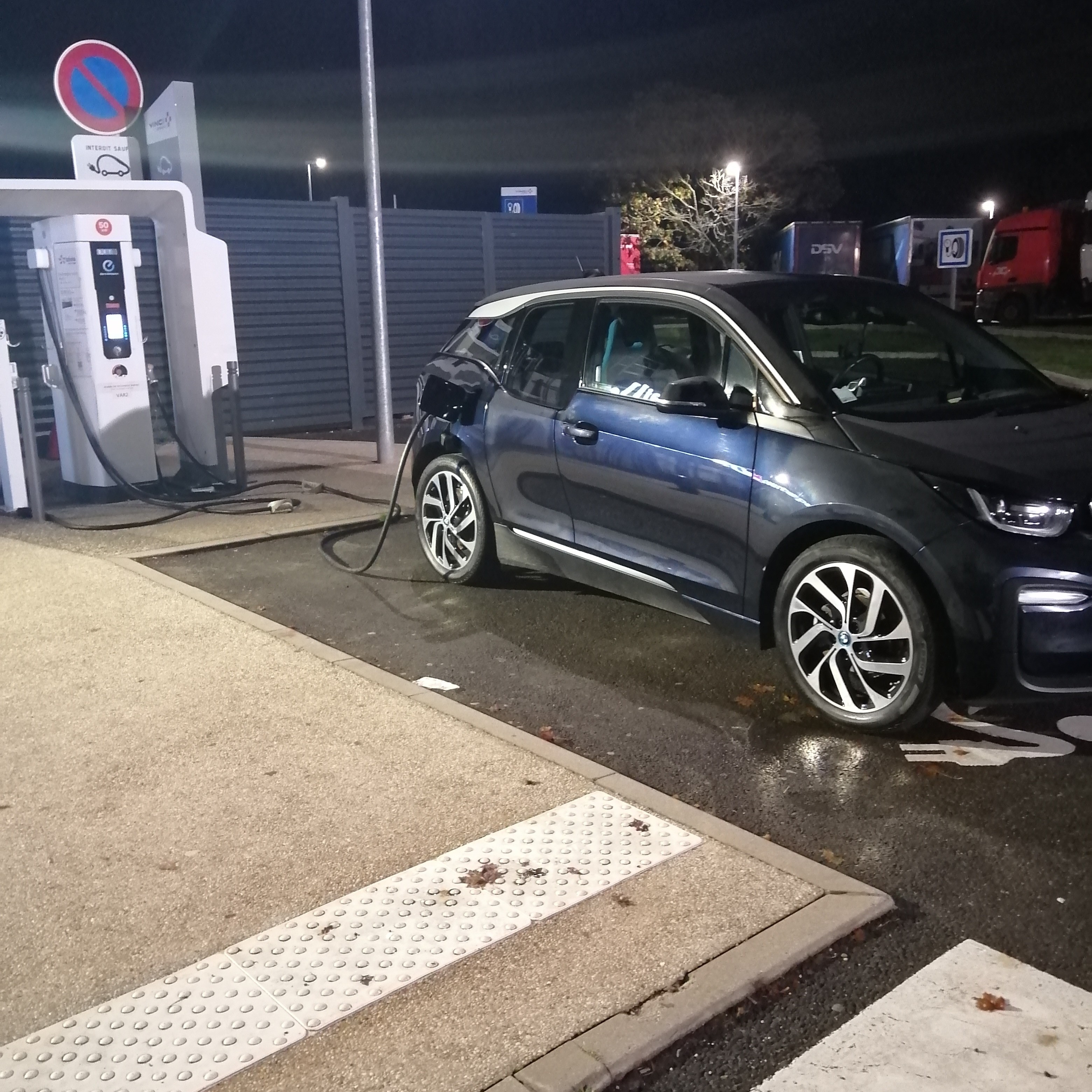 Recharge véhicule BMW I3 LE MANS La Louvière BE